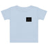 Baby Jersey T-Shirt in Hellblau mit schwarzem Logo, ideal für Kinder und komfortabel bei jedem Abenteuer.